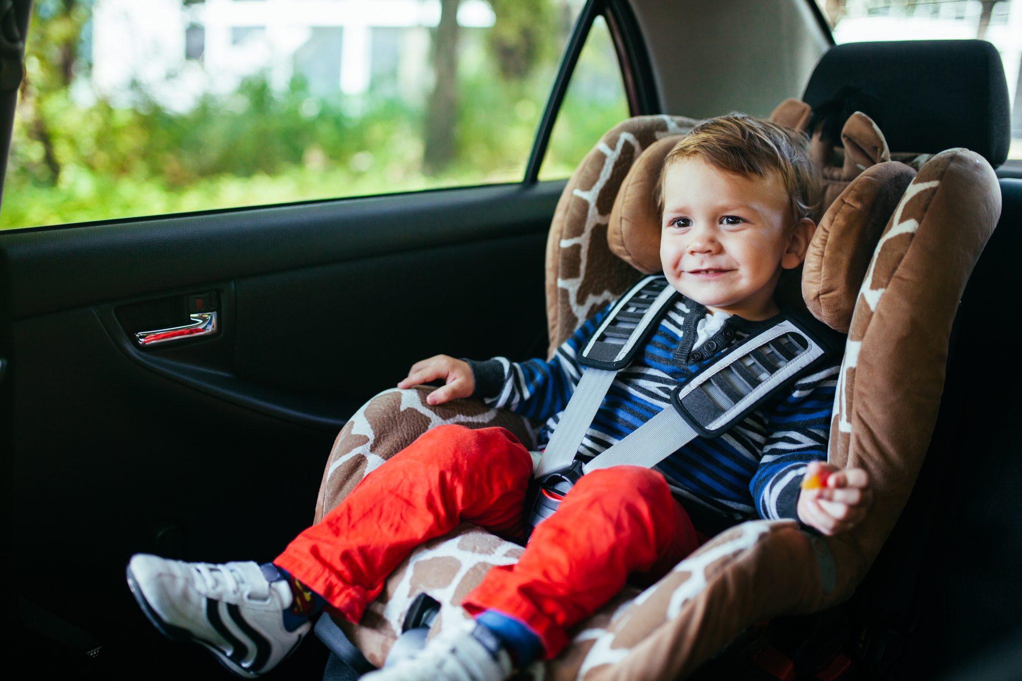 Voyagez en Toute Sécurité avec nos Taxis Van Équipés de Siège Bébé et Rehausseur