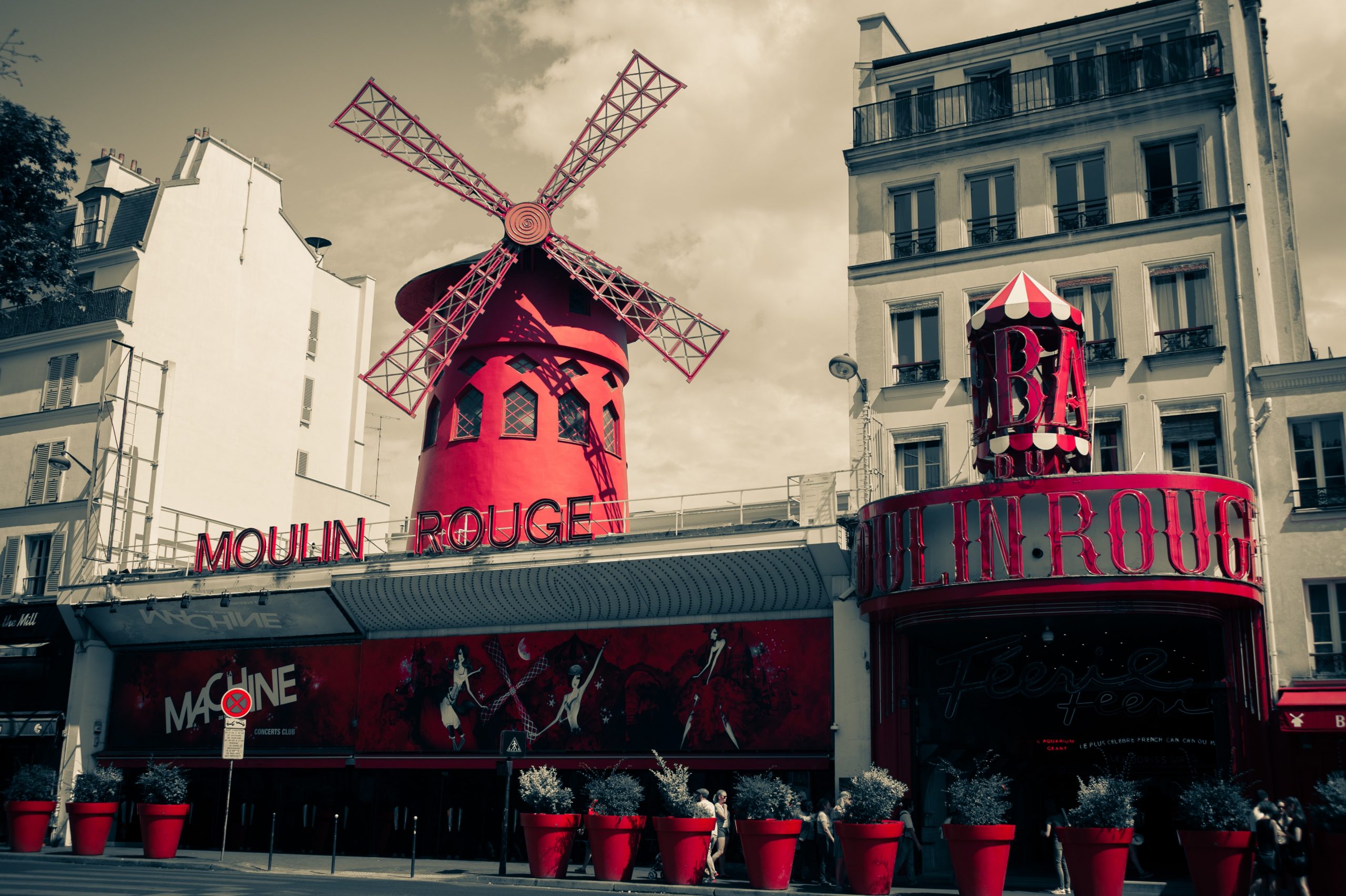 Explorez Paris en Style : La Location de Van avec Chauffeur