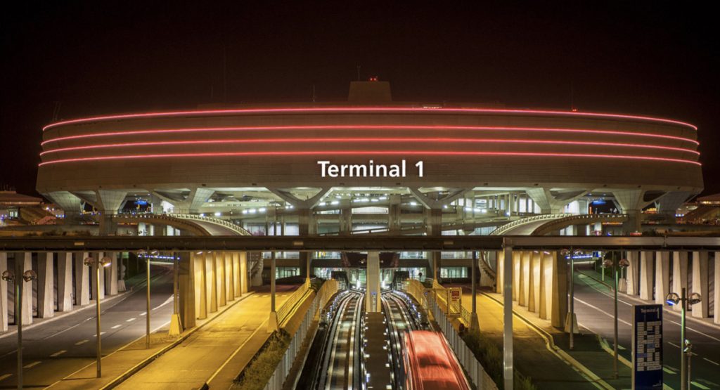 Transport de Taxi VAN & VTC à Pontoise : Des Transferts Confortables vers les Aéroports et Gares d'Île-de-France