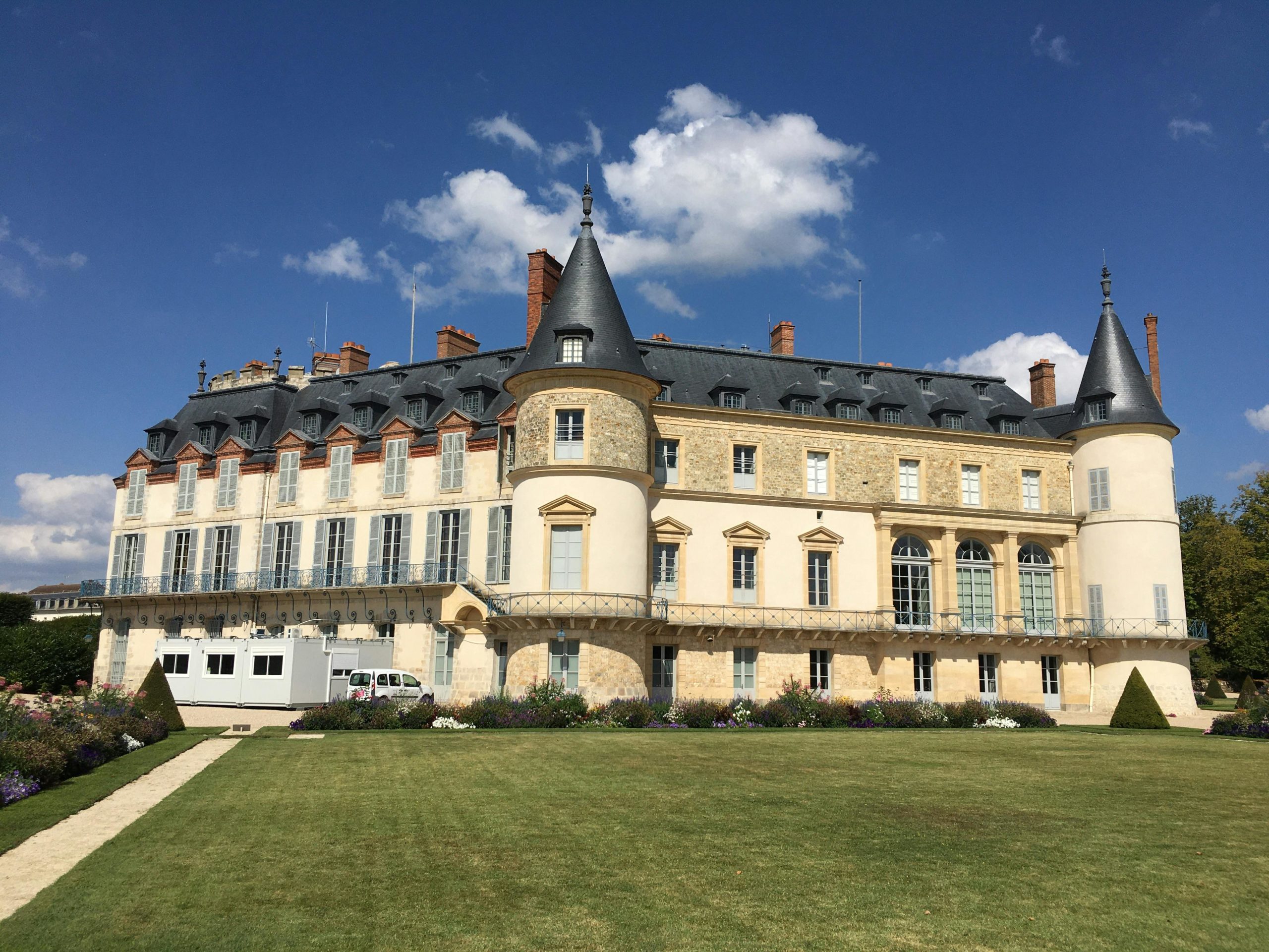 Réservez un Taxi VAN & VTC à Rambouillet dès Maintenant !