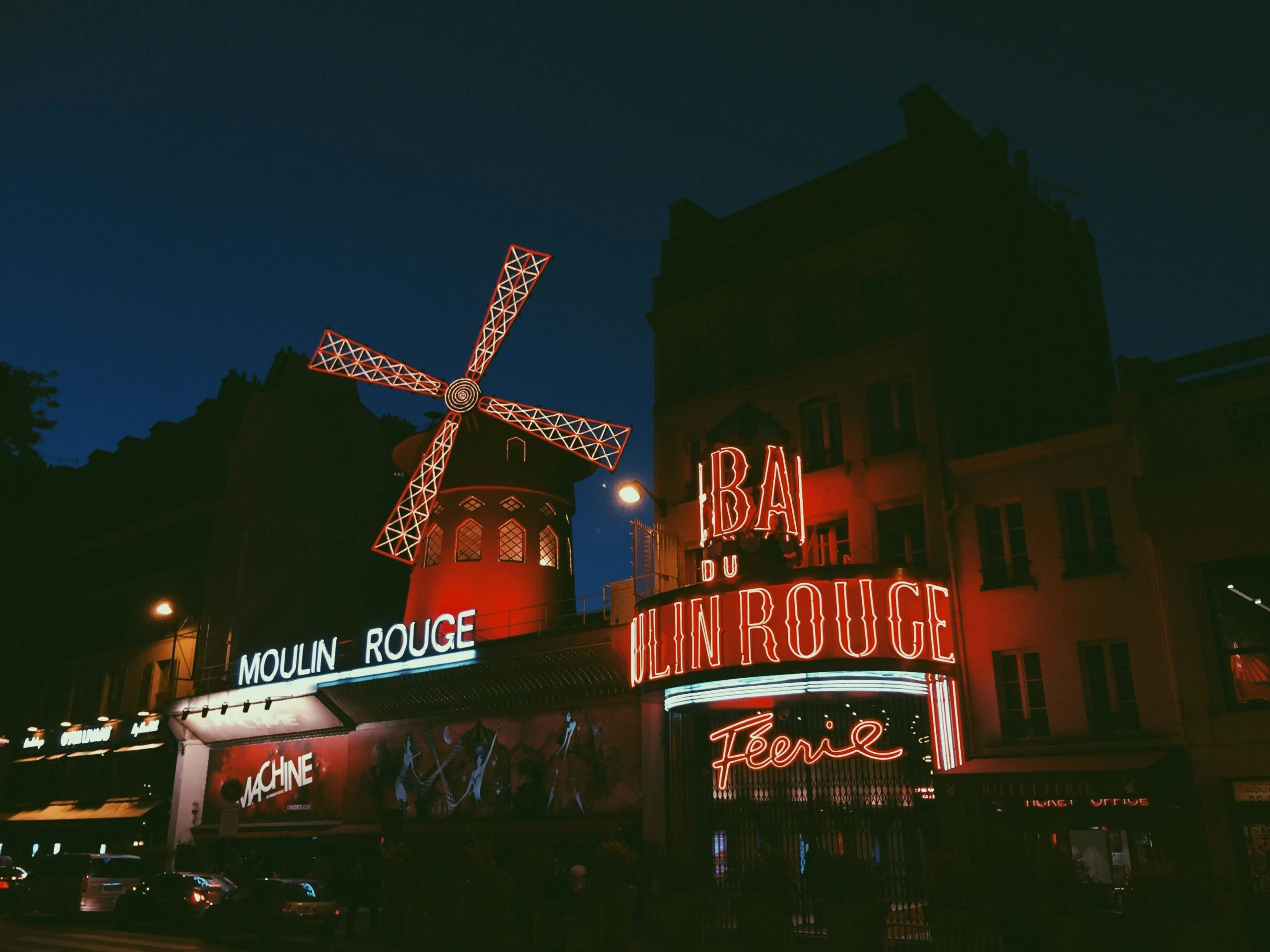 Explore Paris with Comfort and Convenience: Your Ultimate Transportation Solution